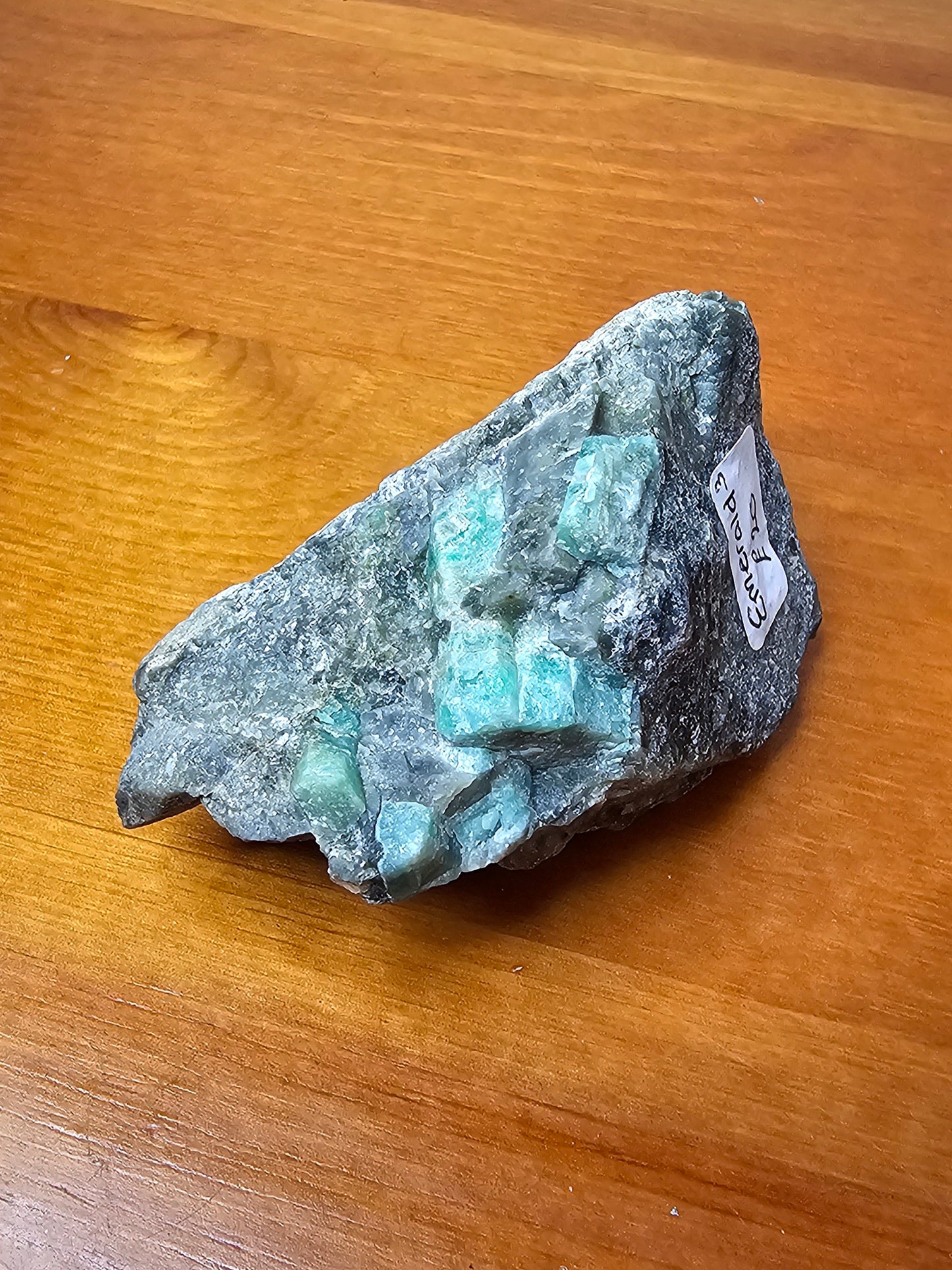 Small Emerald in bed rock